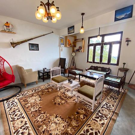 Redeem Cafe & Homestay McLeod Ganj Exteriör bild